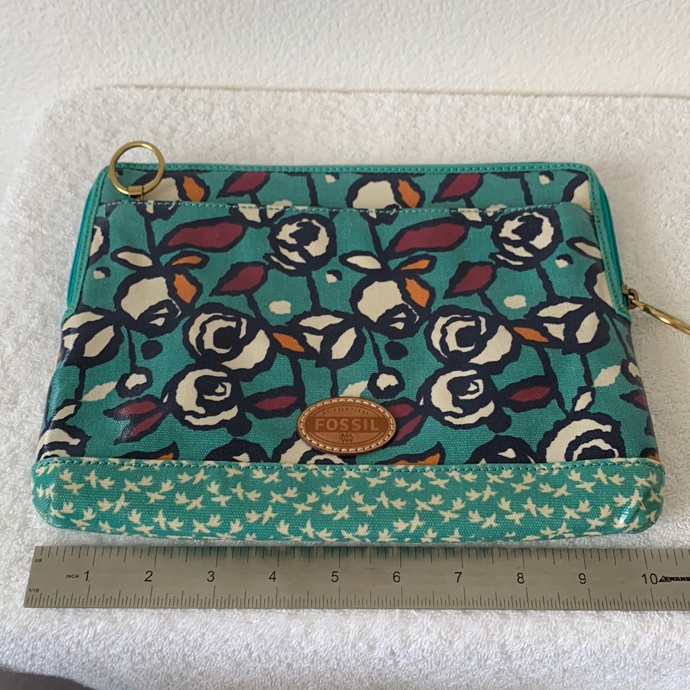 Fossil iPad cover.